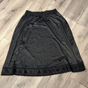 Vanity Fair Solange Black Lace Trim Half Slip Size 22/24 Feminine Undergarments